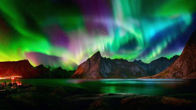 Multi-color Aurora